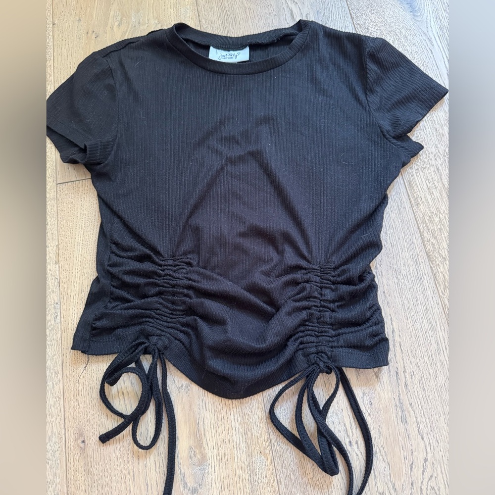 Black ruched tee